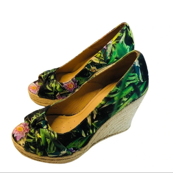 Geox heeled shoe 4 inch heel.  Size 6 women’s shoe - Picture 7 of 8